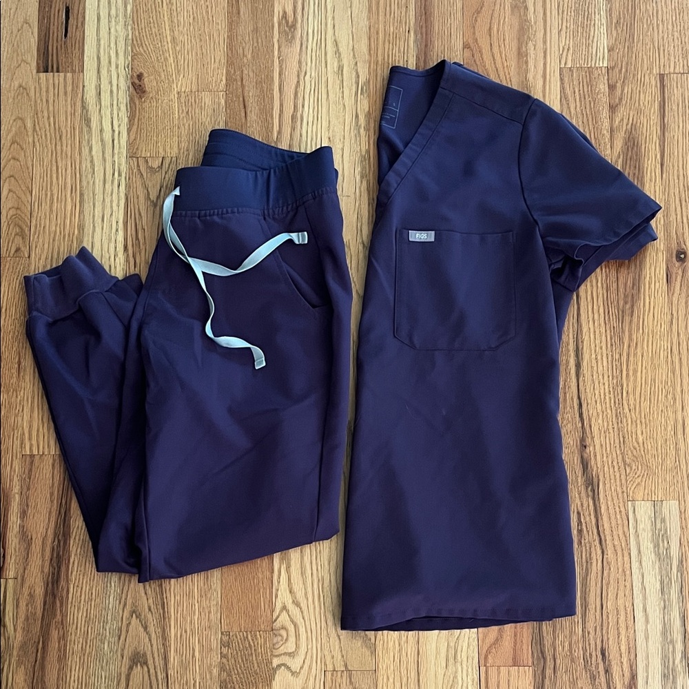 FIGS Women's Scrub Set in Deep Navy